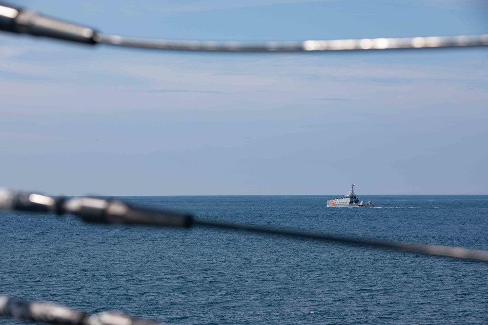 USS Farragut Departs Manta, Ecuador