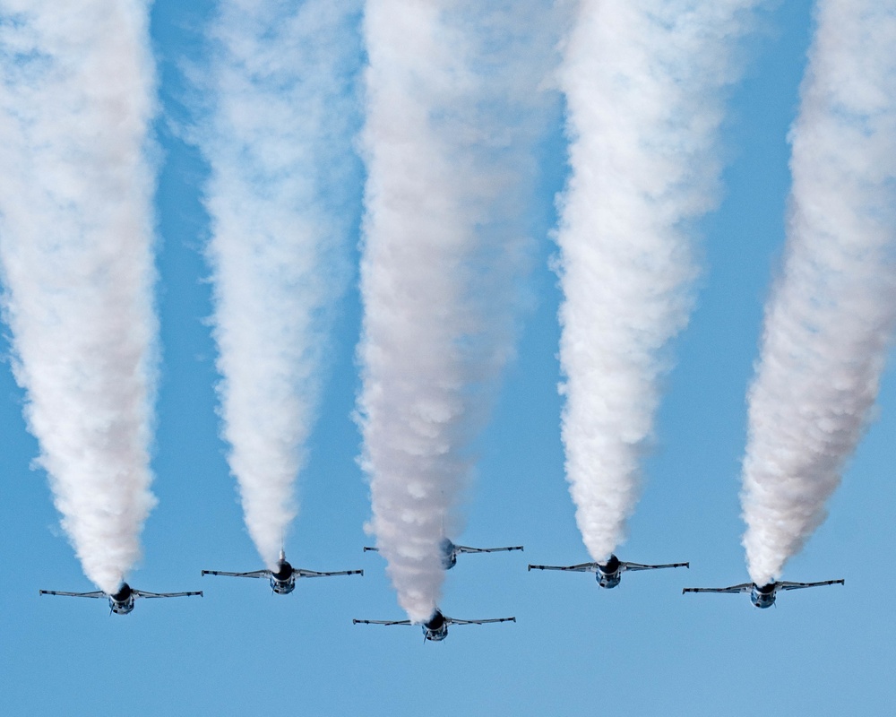 Thunderbirds Kick off the 2023 Air Show Season in California