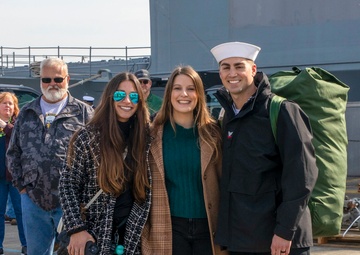 USS Barry Arrives at Naval Station Everett