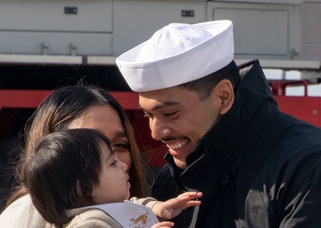 USS Barry Arrives at Naval Station Everett