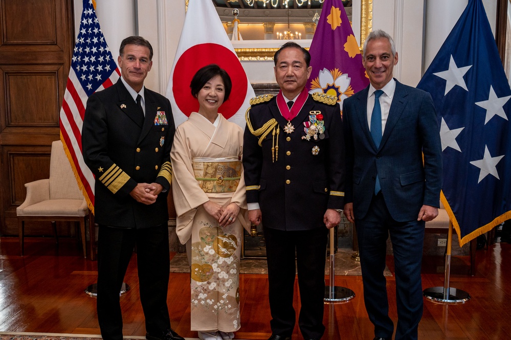 CDRUSINDOPACOM Presents Gen. Yamazaki with Legion of Merit