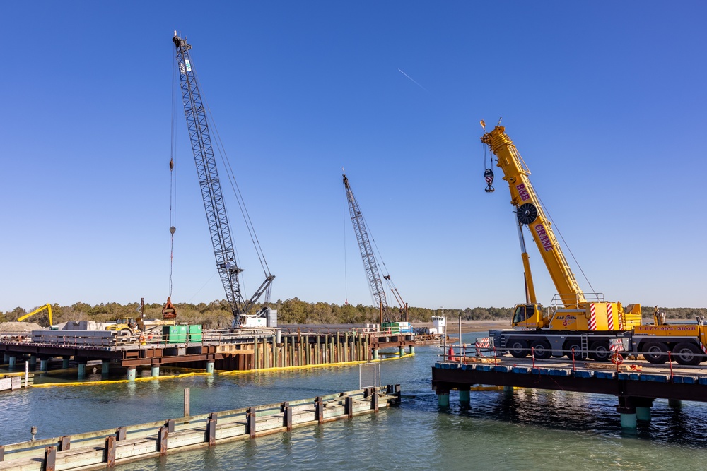 DVIDS - Images - Onslow Beach Bridge Construction [Image 6 of 10]