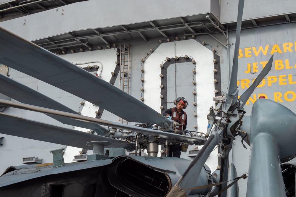 USS Carl Vinson (CVN 70) Sailors Perform Routine Maintenance
