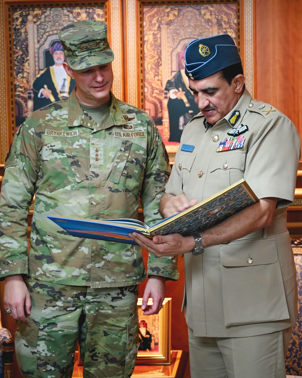 AFCENT Commander Meets With Royal Air Force of Oman Leaders