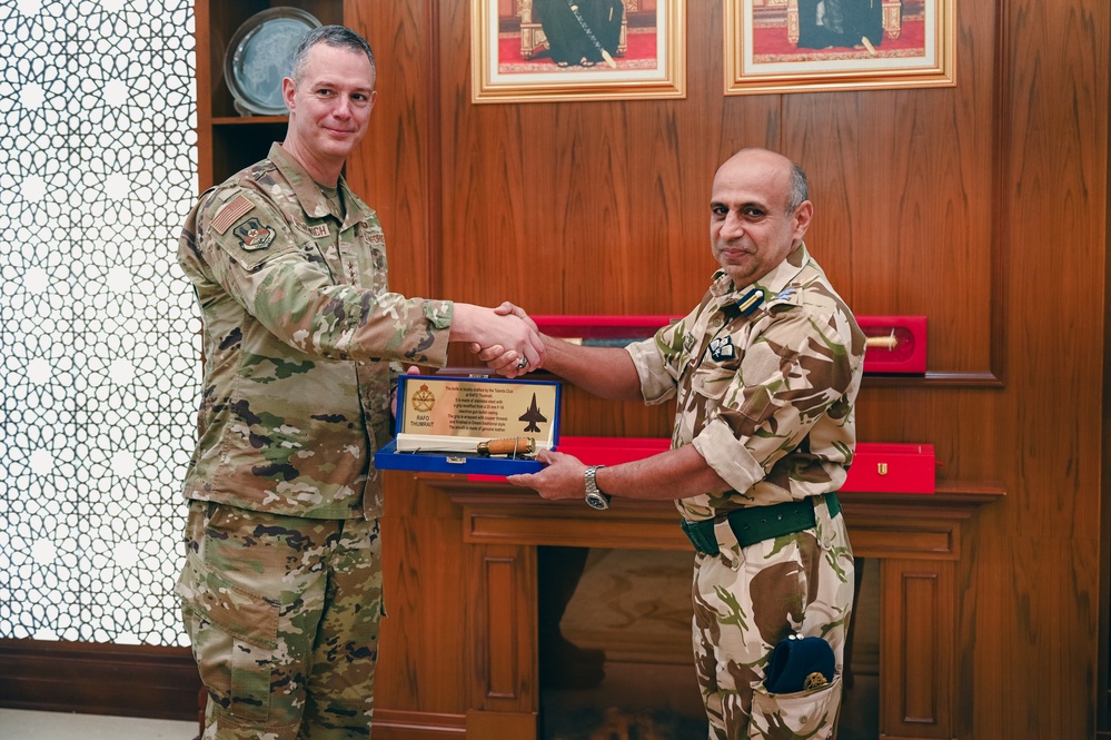 AFCENT Commander Meets With Royal Air Force of Oman Leaders