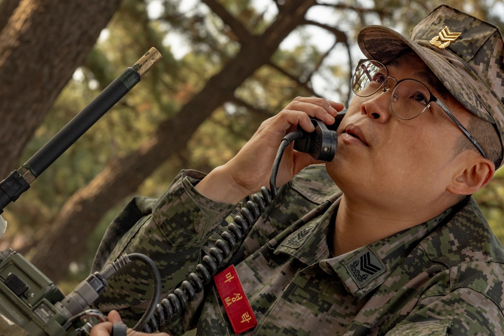 ROK-US Marines bridge communication systems