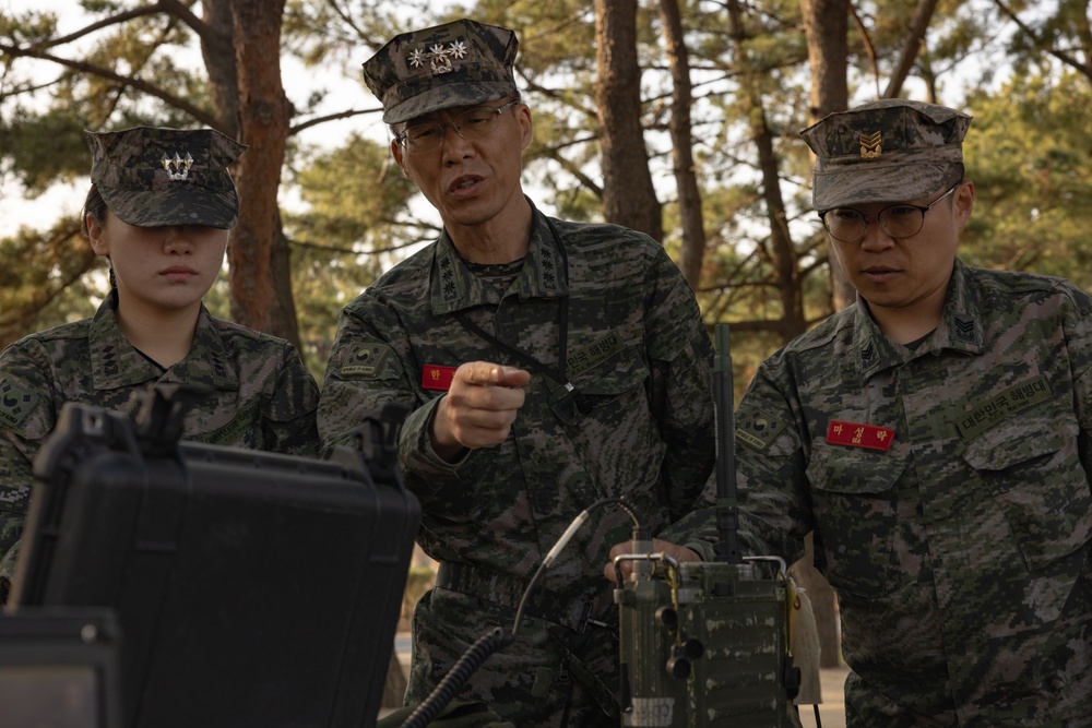 ROK-US Marines bridge communication systems