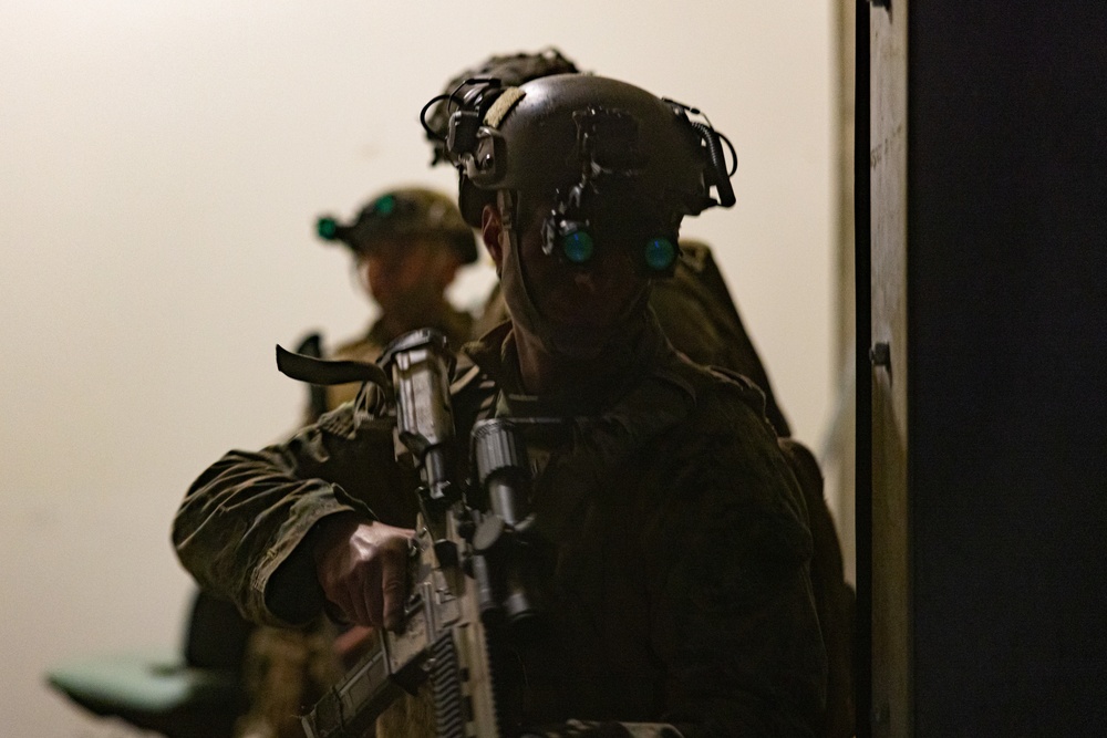 MEUEX III: BLT 1/6 Conducts Raid 2