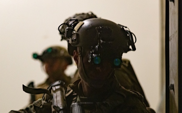 MEUEX III: BLT 1/6 Conducts Raid 2