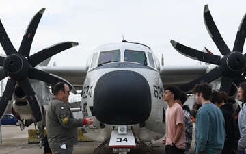 NAVSTA Norfolk’s Air Operations Department Hosts STEM Day for Local Students