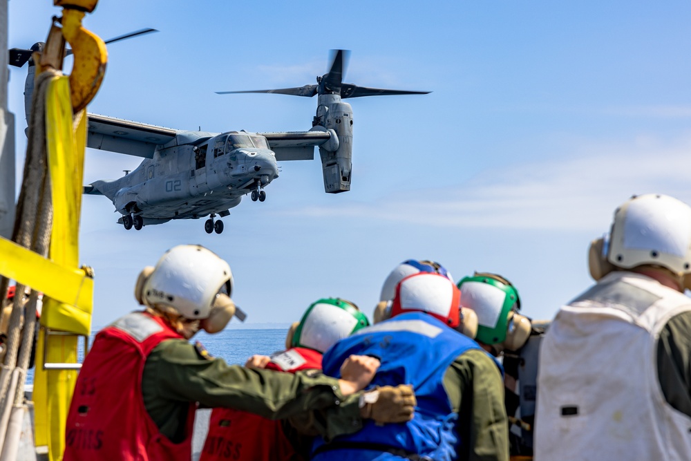 VMM-163 conducts deck landing qualifications aboard the SS Curtiss