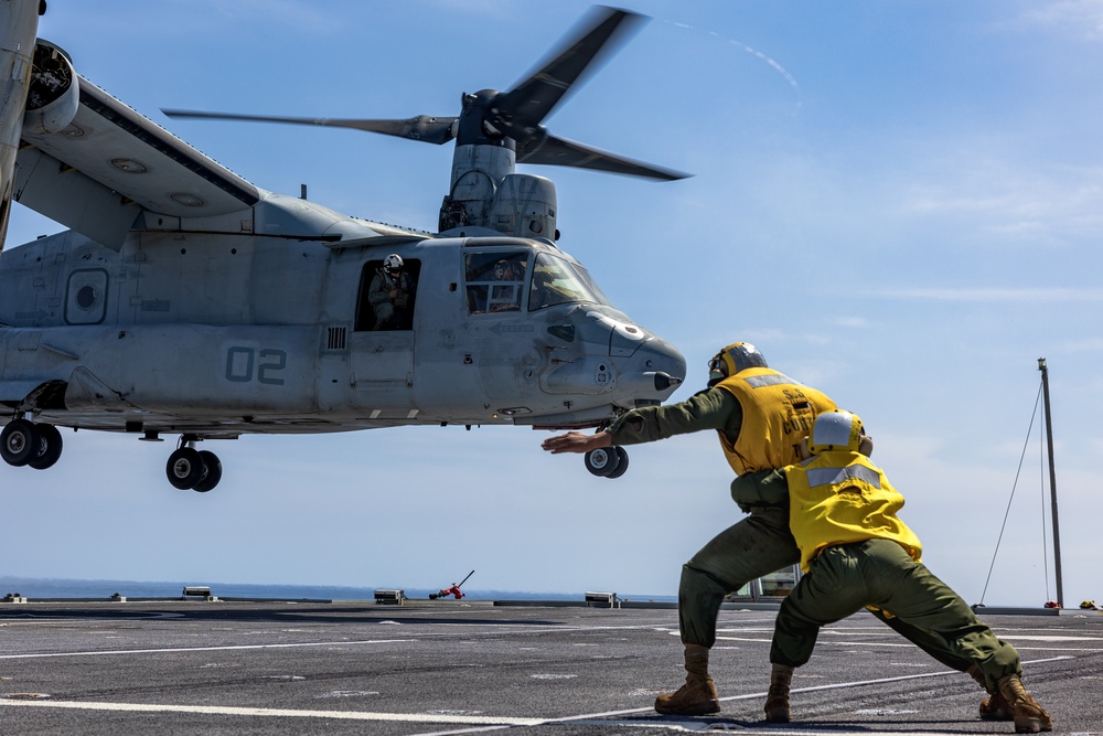 VMM-163 conducts deck landing qualifications aboard the SS Curtiss