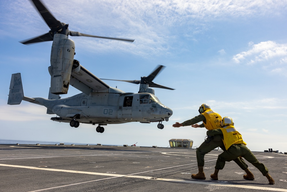 VMM-163 conducts deck landing qualifications aboard the SS Curtiss