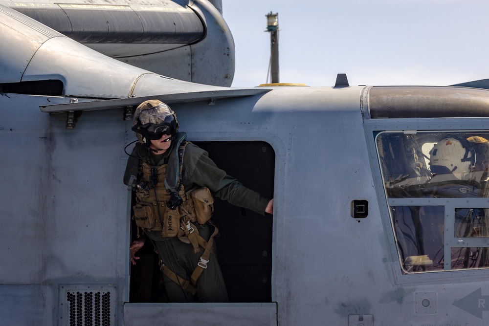 VMM-163 conducts deck landing qualifications aboard the SS Curtiss