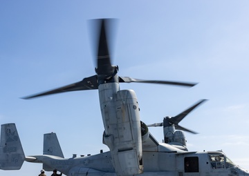 VMM-163 conducts deck landing qualifications aboard the SS Curtiss