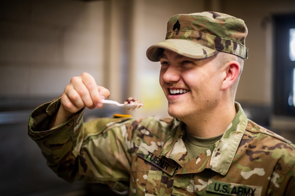 902nd Field Feeding Platoon prepare meals for drill weekend