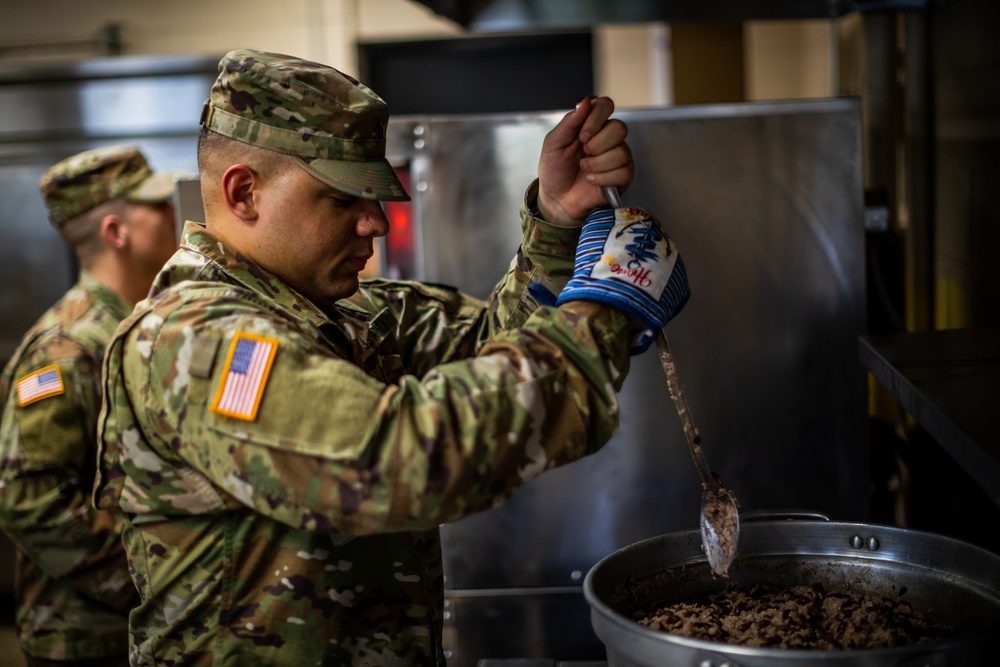 902nd Field Feeding Platoon prepare meals for drill weekend