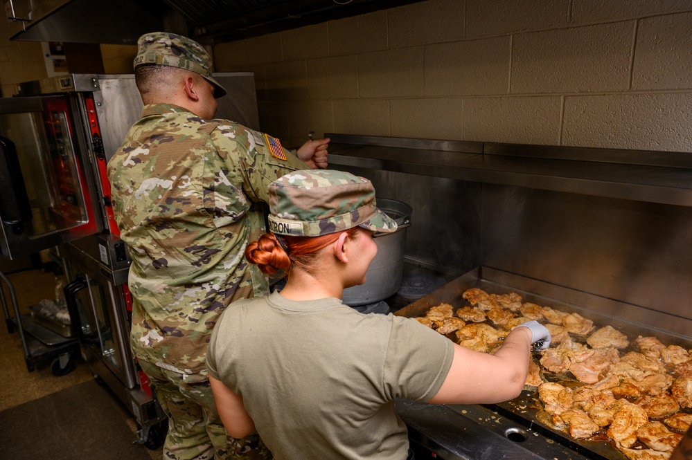 902nd Field Feeding Platoon prepare meals for drill weekend