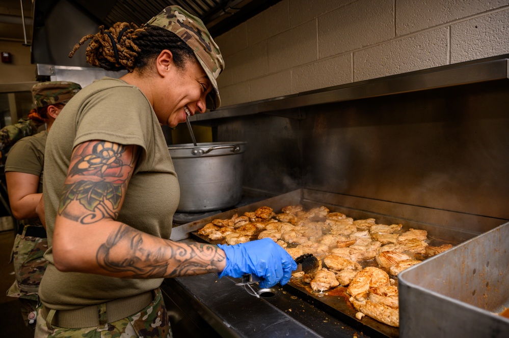 902nd Field Feeding Platoon prepare meals for drill weekend