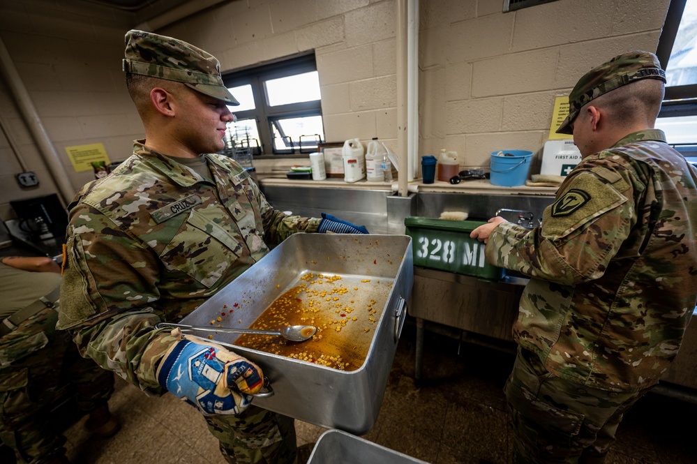 902nd Field Feeding Platoon prepare meals for drill weekend