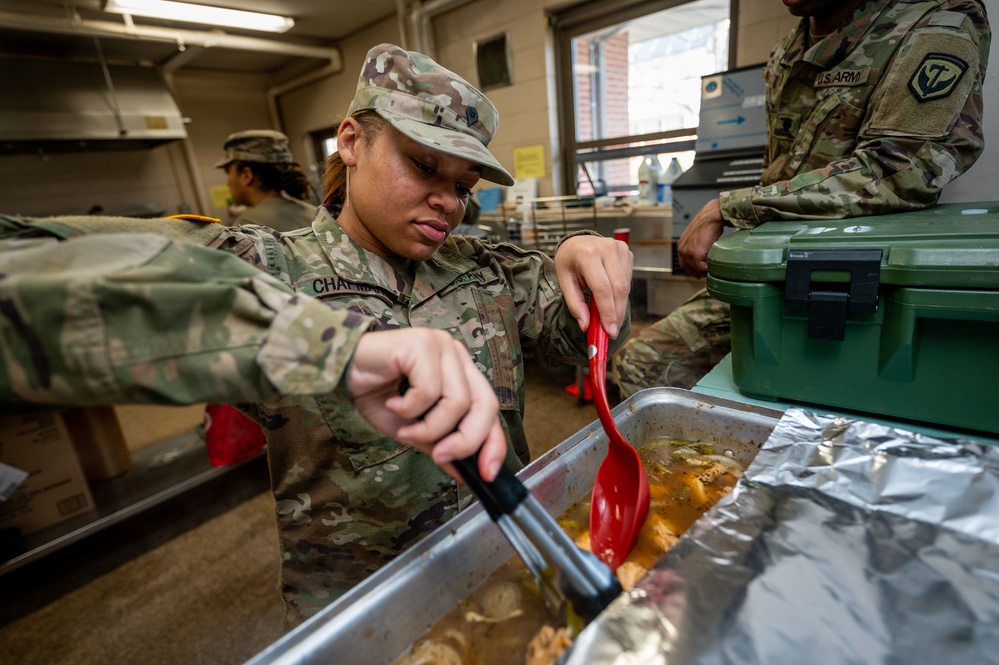 902nd Field Feeding Platoon prepare meals for drill weekend