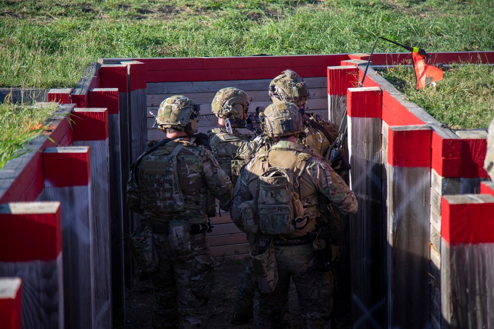 Army Rangers Train on Marine Corps Base Hawaii