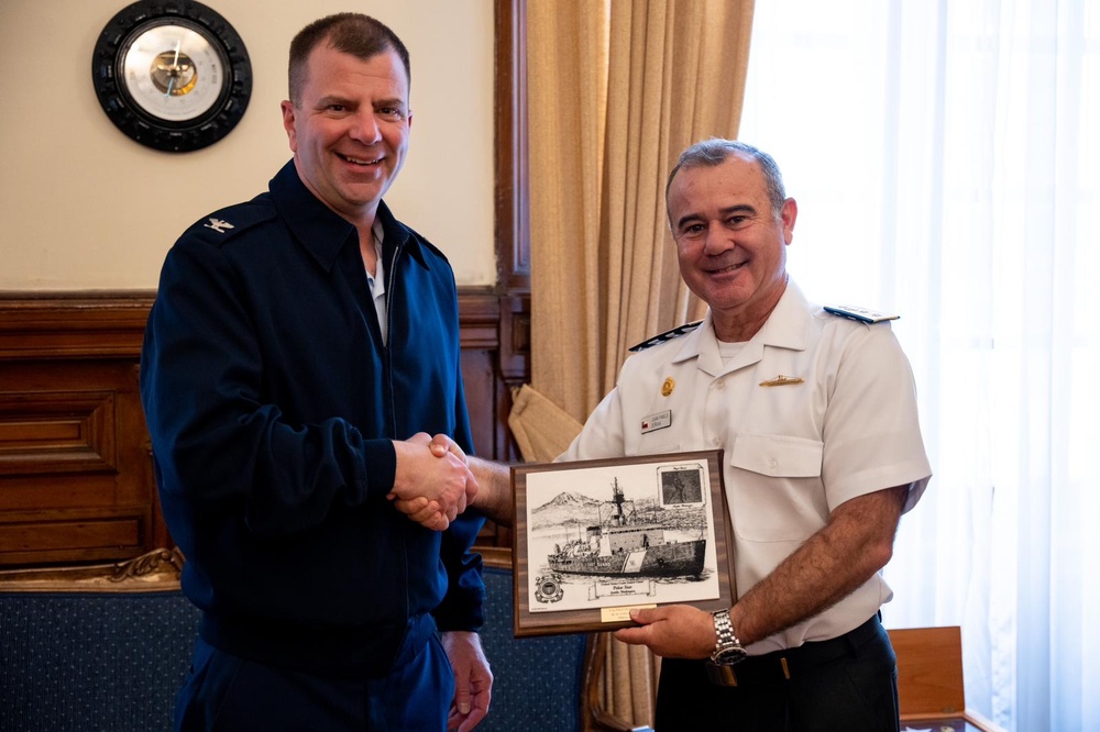 Chilean Navy hosts Coast Guard Cutter Polar Star commanding officer at First Naval Zone Headquarters building