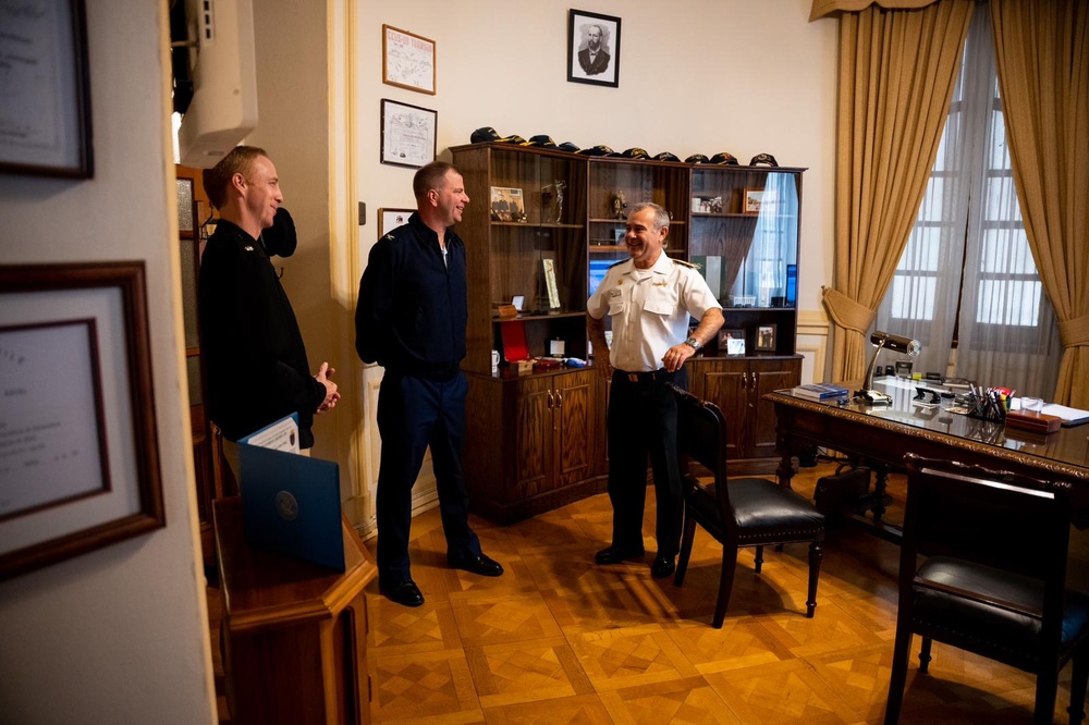 Chilean Navy hosts Coast Guard Cutter Polar Star commanding officer at First Naval Zone Headquarters building