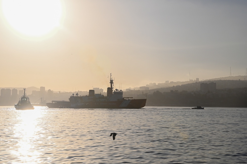 U.S. Coast Guard Cutter Polar Star arrives in Chile