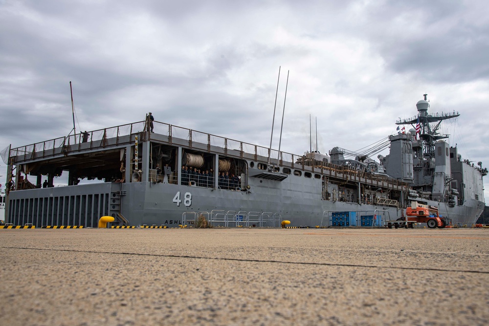 USS Ashland Departs CFAS