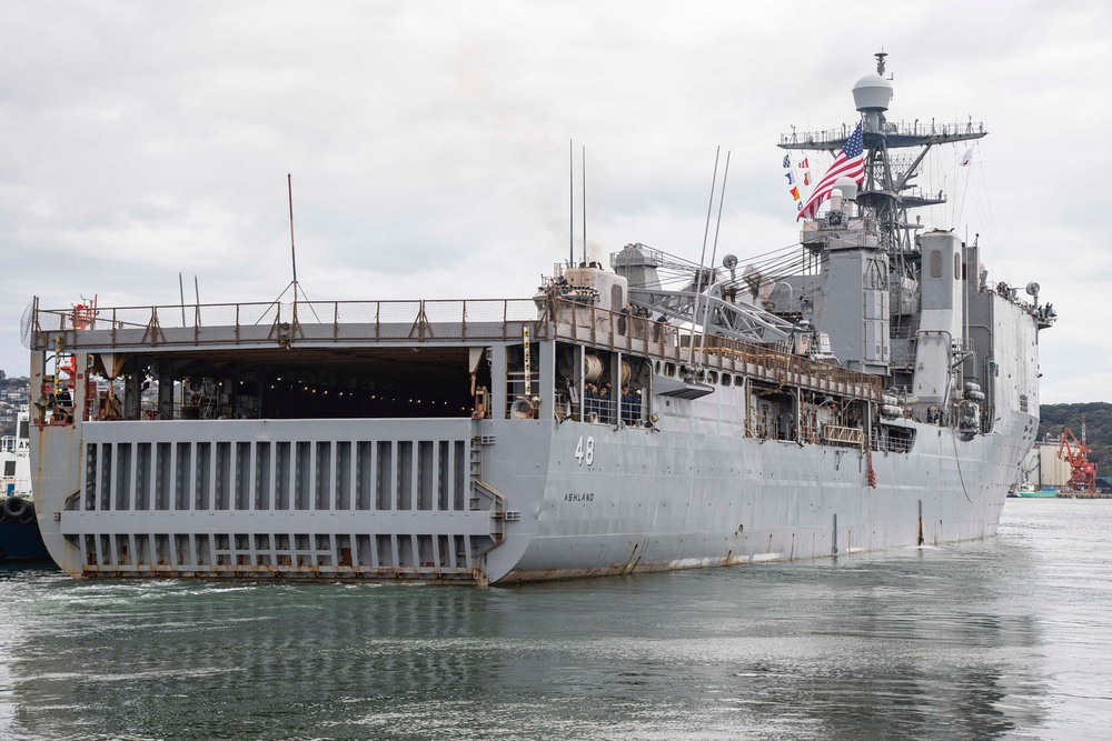 USS Ashland Departs CFAS