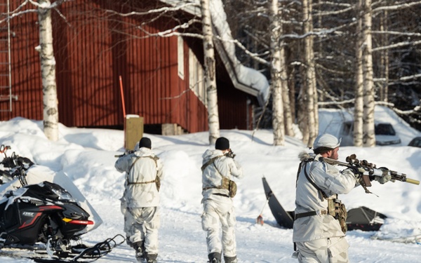 U.S. Army Special Forces Soldiers unify Arctic warfare tactics with Finnish SOF
