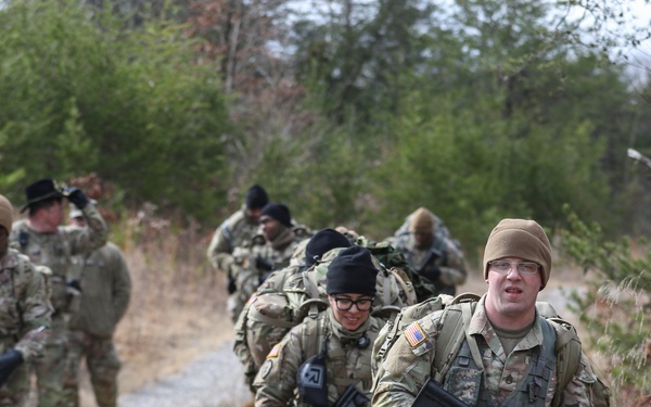 4th Cav Soldiers Be All They Can Be By Earning Their Spurs