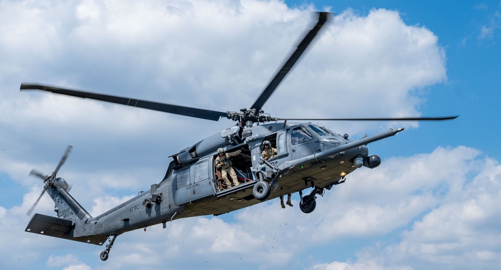 301st RQS conducts alternate insertion, extraction training