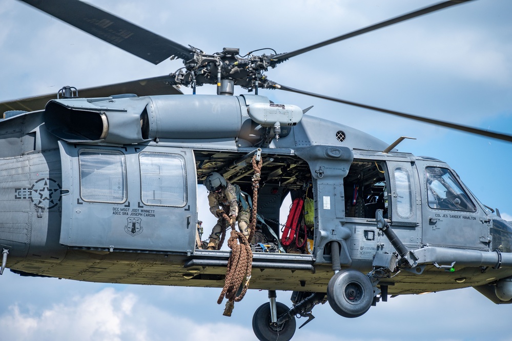 301st RQS conducts alternate insertion, extraction training