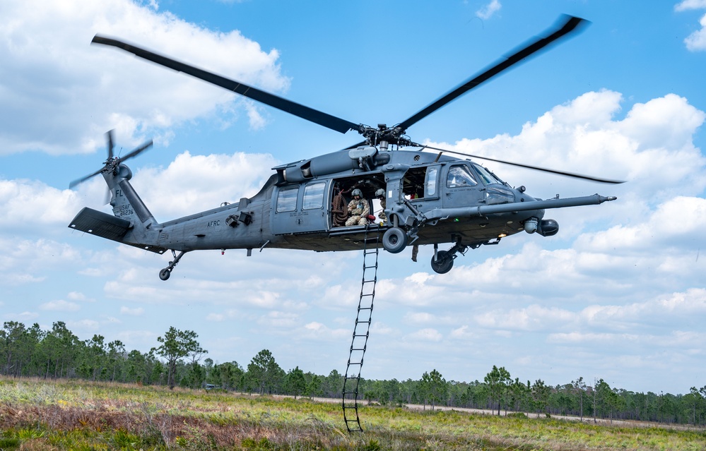 301st RQS conducts alternate insertion, extraction training