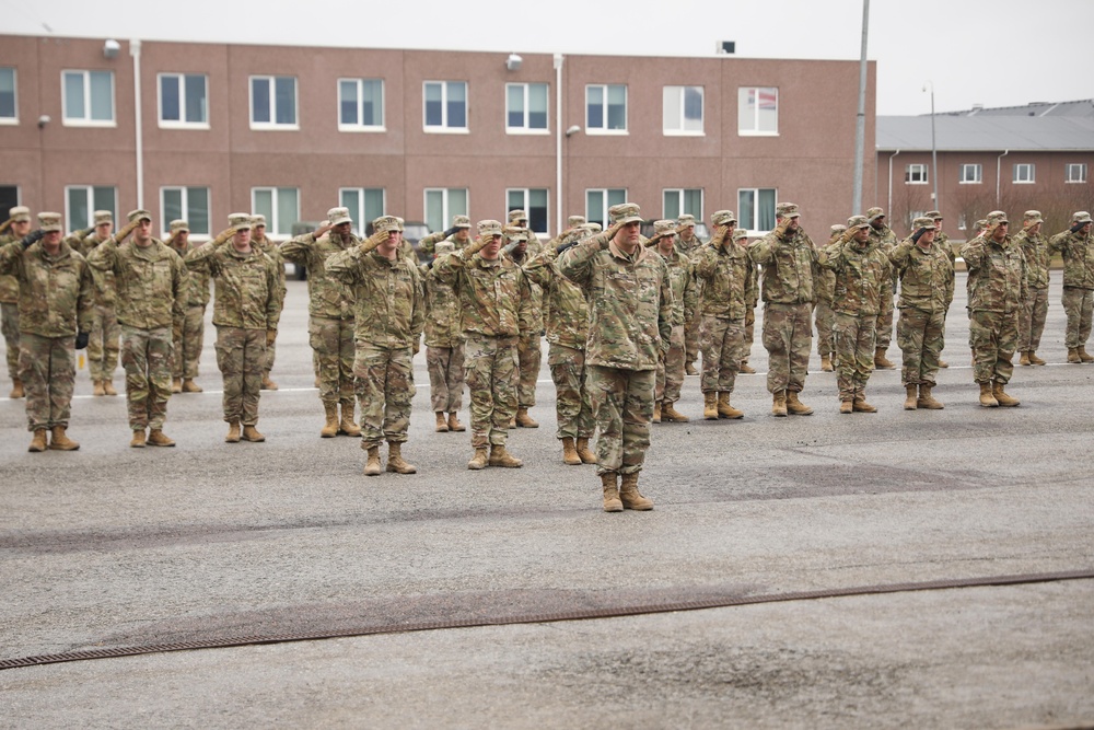 Soldiers receive NATO Medal from Estonian Minister of Defence