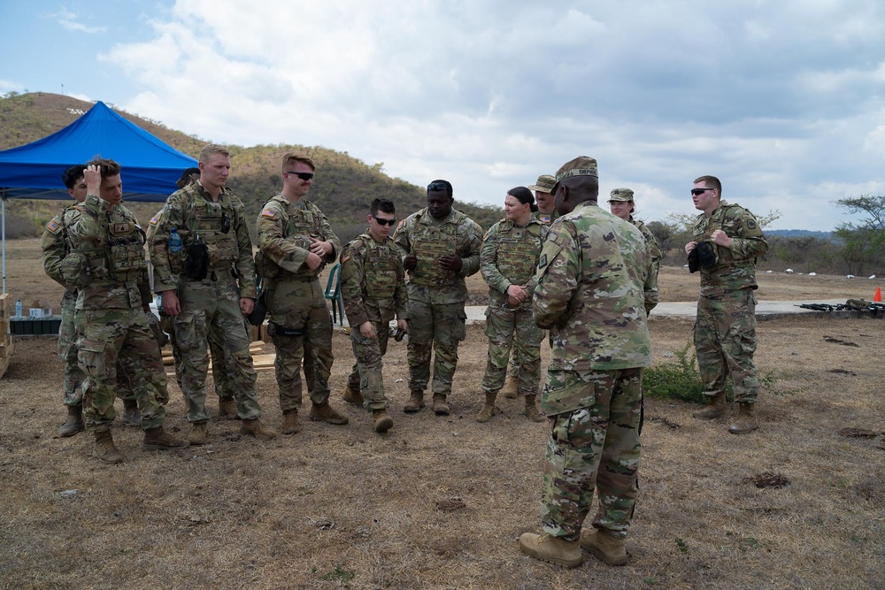 Arkansas Army National Guard Commander visits Third Infantry Brigade (Tercera Brigada de Infanteria) to observe collaborative training efforts.