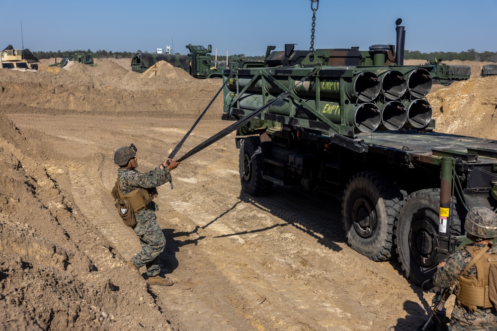 26th MEU Marines Establish A Firebase on MCALF Bogue