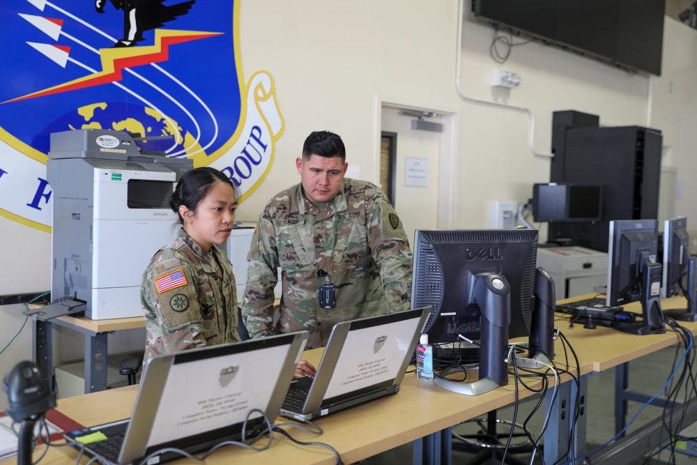 Alaska Army Guardsmen, Reservists support incoming troops for exercise