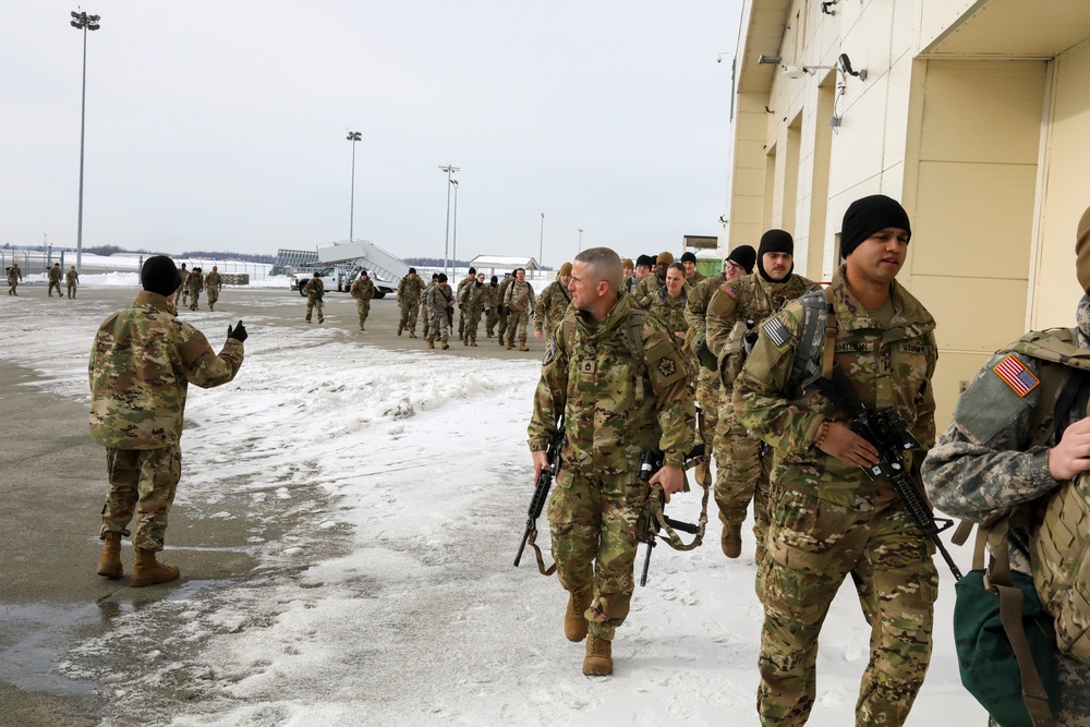 Alaska Army Guardsmen, Reservists support incoming troops for exercise