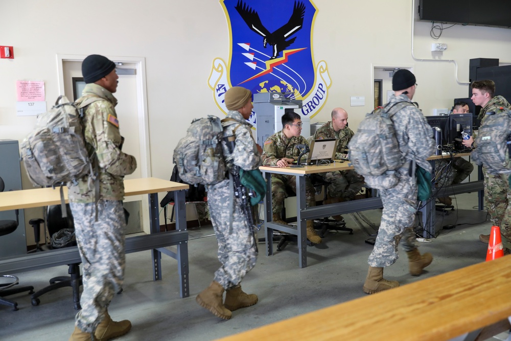 Alaska Army Guardsmen, Reservists support incoming troops for exercise