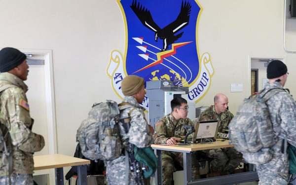 Alaska Army Guardsmen, Reservists support incoming troops for exercise