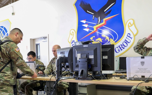Alaska Army Guardsmen, Reservists support incoming troops for exercise