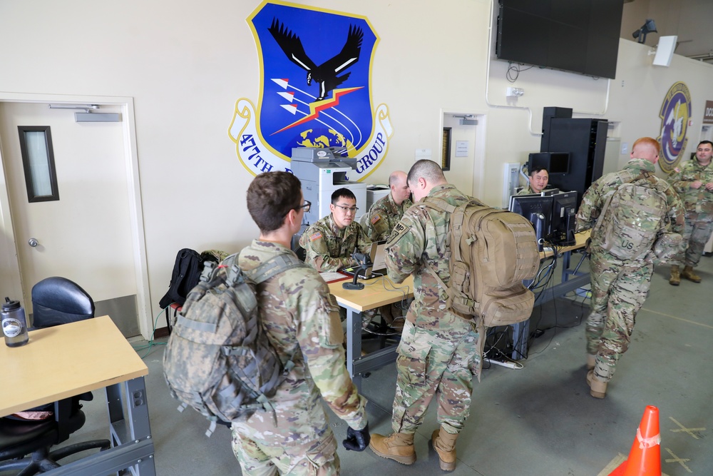 Alaska Army Guardsmen, Reservists support incoming troops for exercise