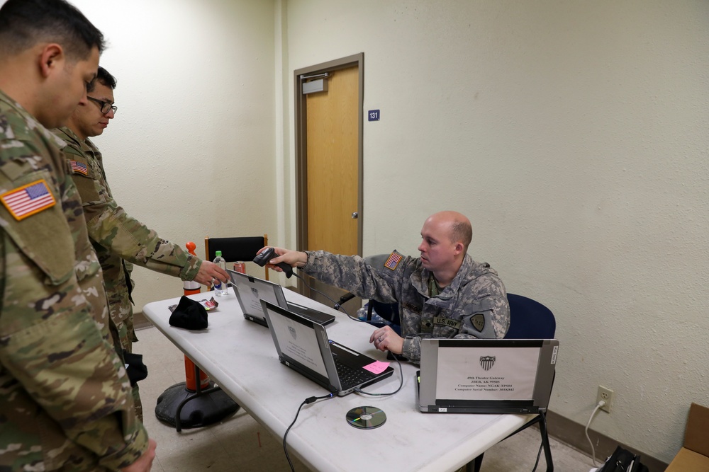 Alaska Army Guardsmen, Reservists support incoming troops for exercise