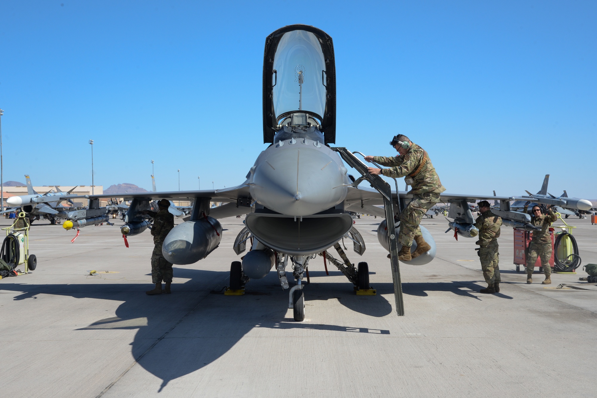 その他 USAF 119th fighter squadron F-16 119th Fighter Squadron Dedicates “Jersey Jerk” F-16 to Local