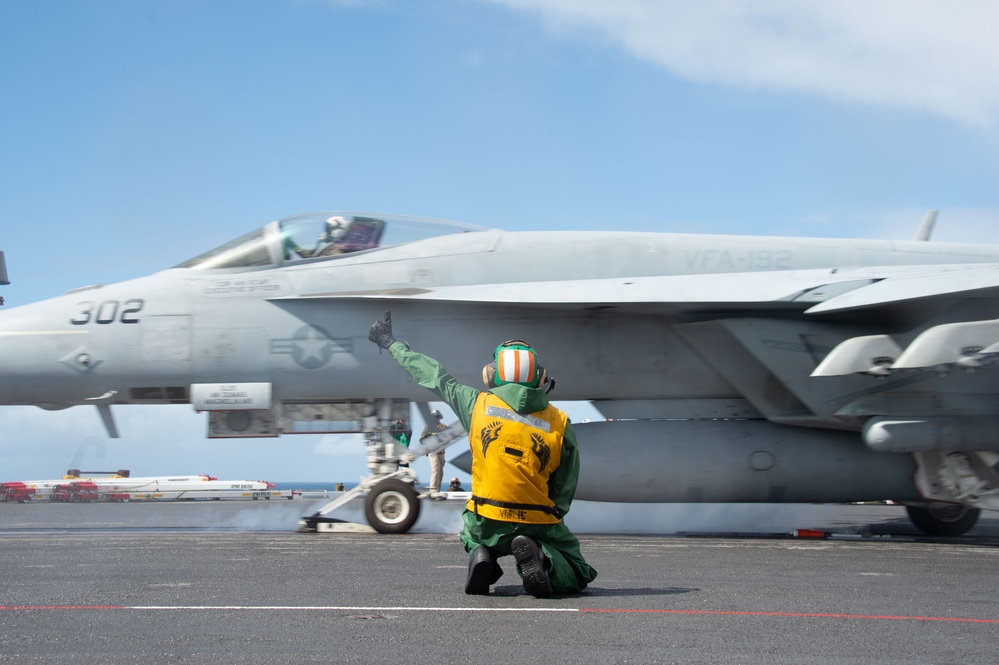 USS Carl Vinson (CVN 70) Commanding Officer Pilots an F/A-18E Super Hornet