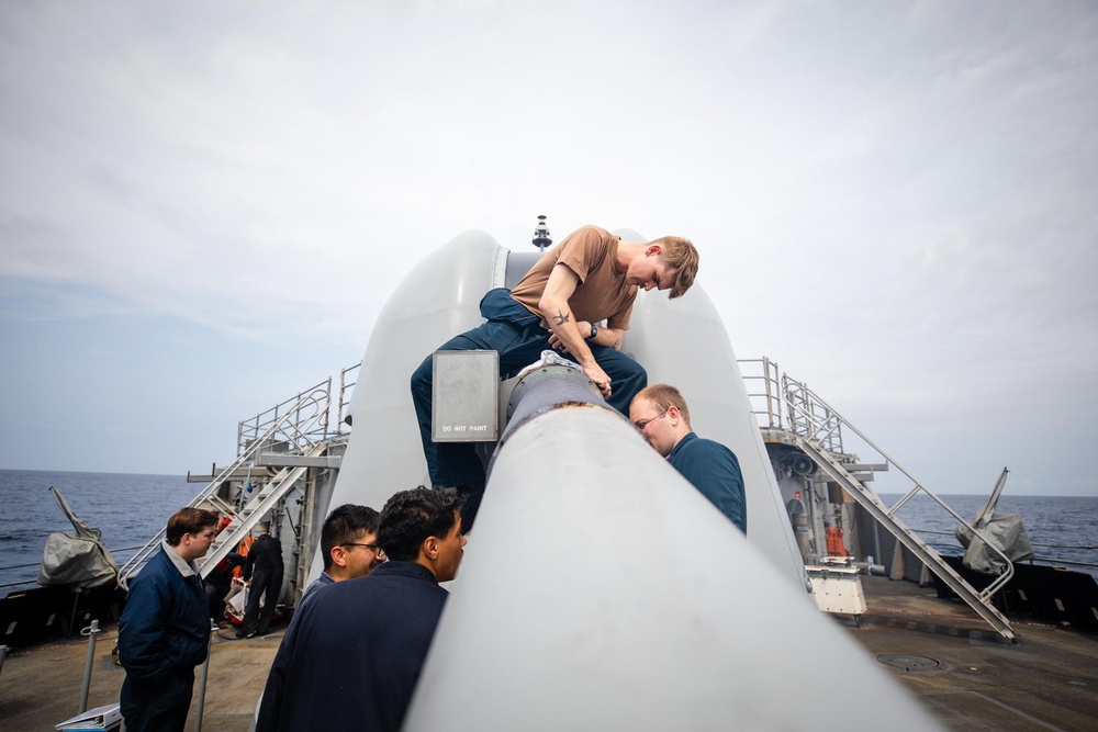 Bunker Hill 5-inch Gun Maintenance