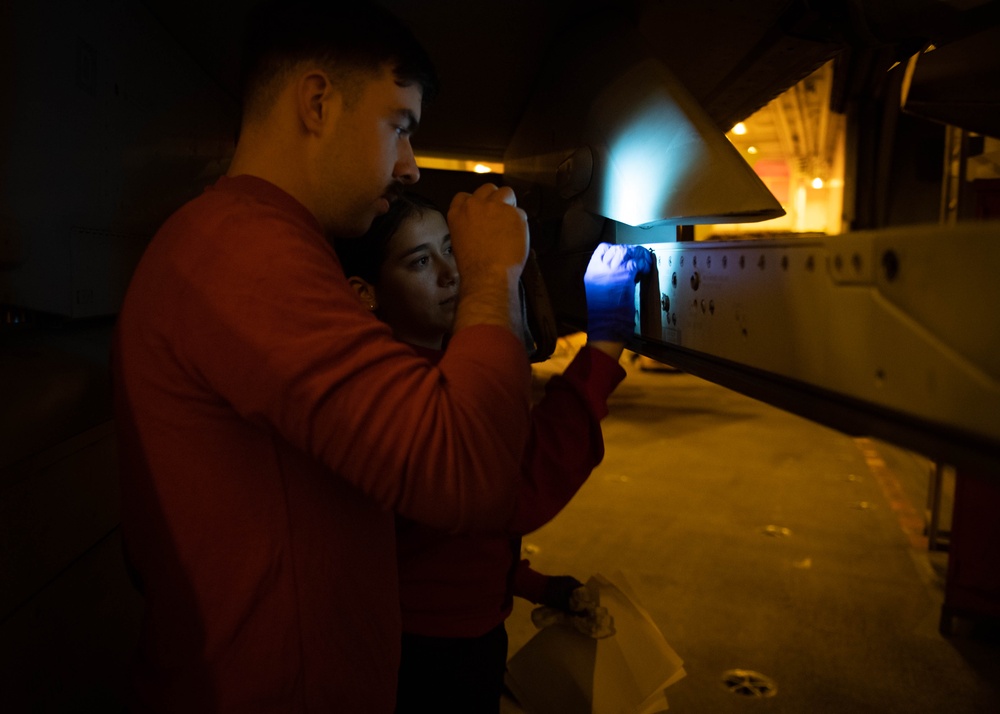 USS Carl Vinson (CVN 70) Night-time Operations